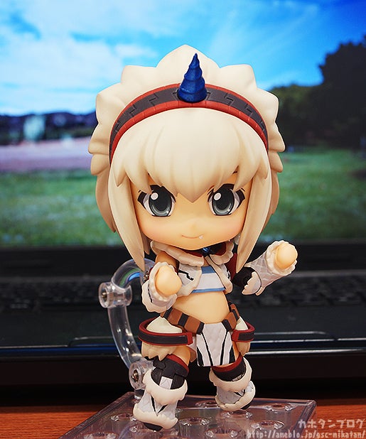 武器も豊富で八重歯もキュート♥「ねんどろいど ハンター♀ キリン