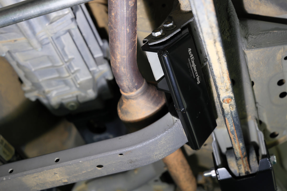 クロスメンバーダウンブラケット ジムニー/ジムニーシエラ/ジムニー