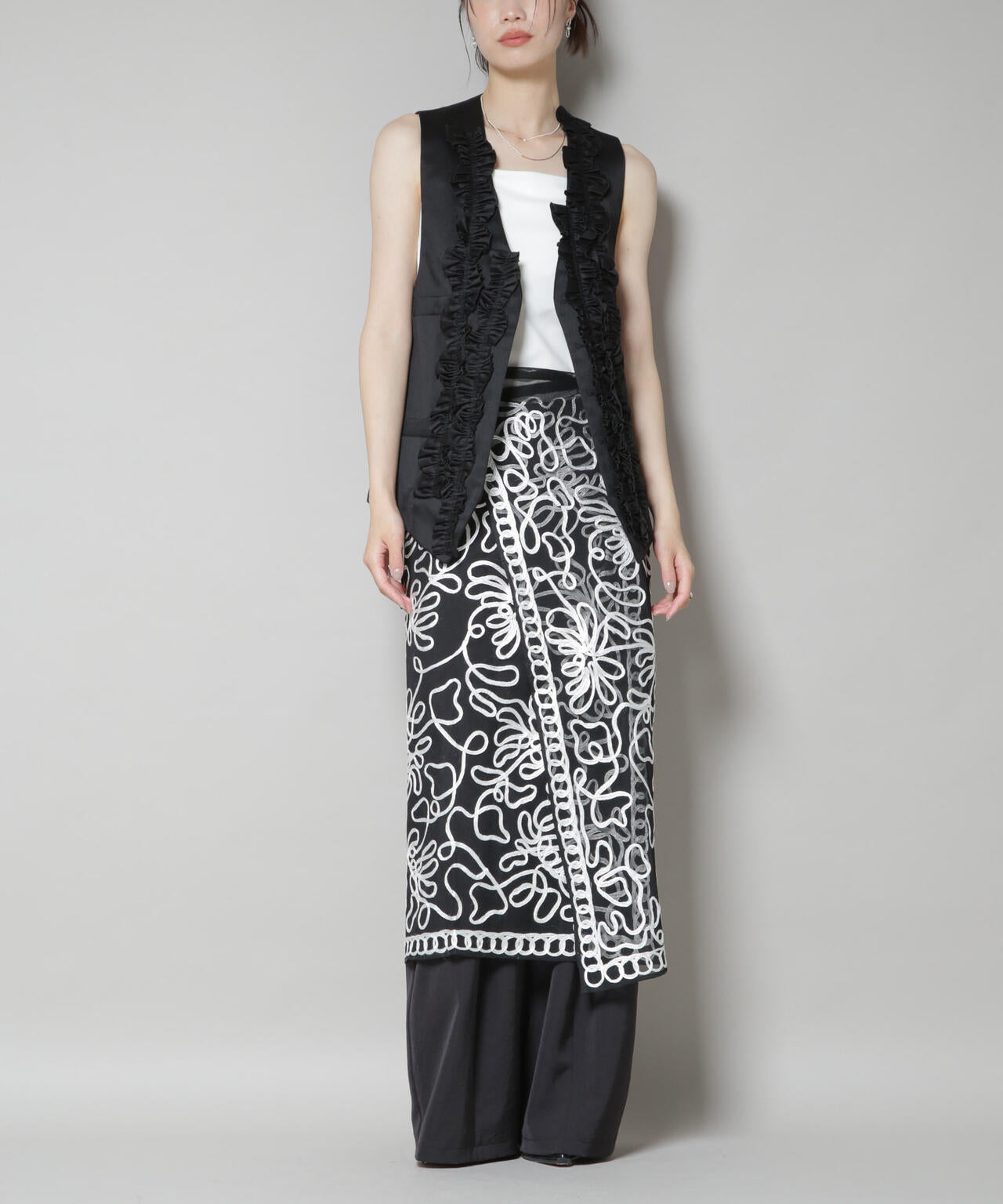 Sara mallika / TULLETAPEEMBROIDERY WRAP SKIRT