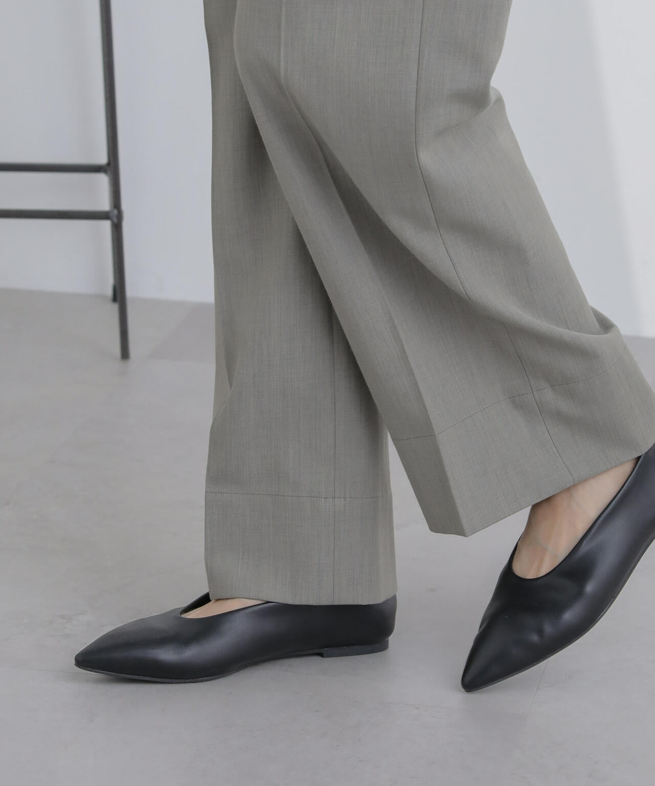 ポインテッド フラットパンプス