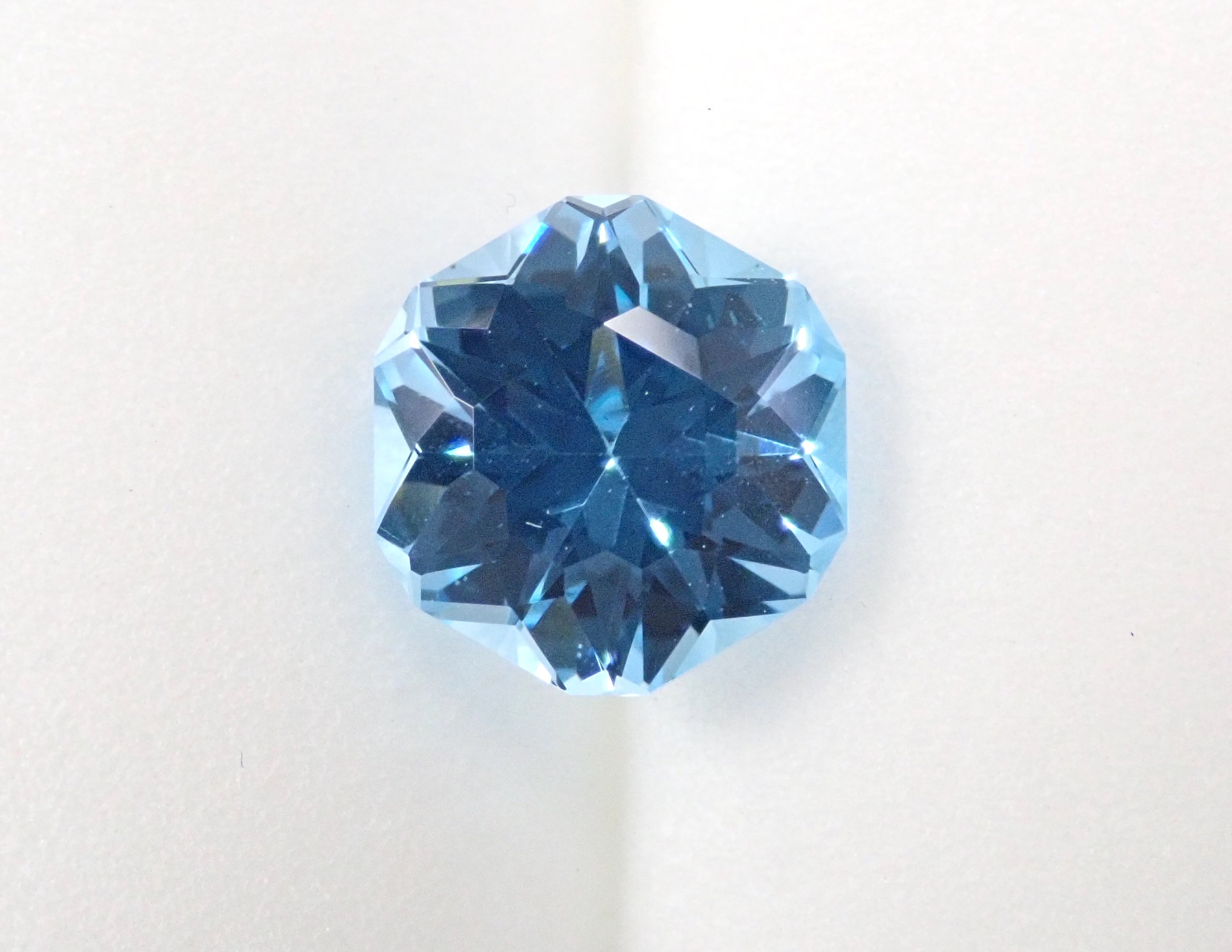 ブラジル産ブルートパーズ 2.912ctルース