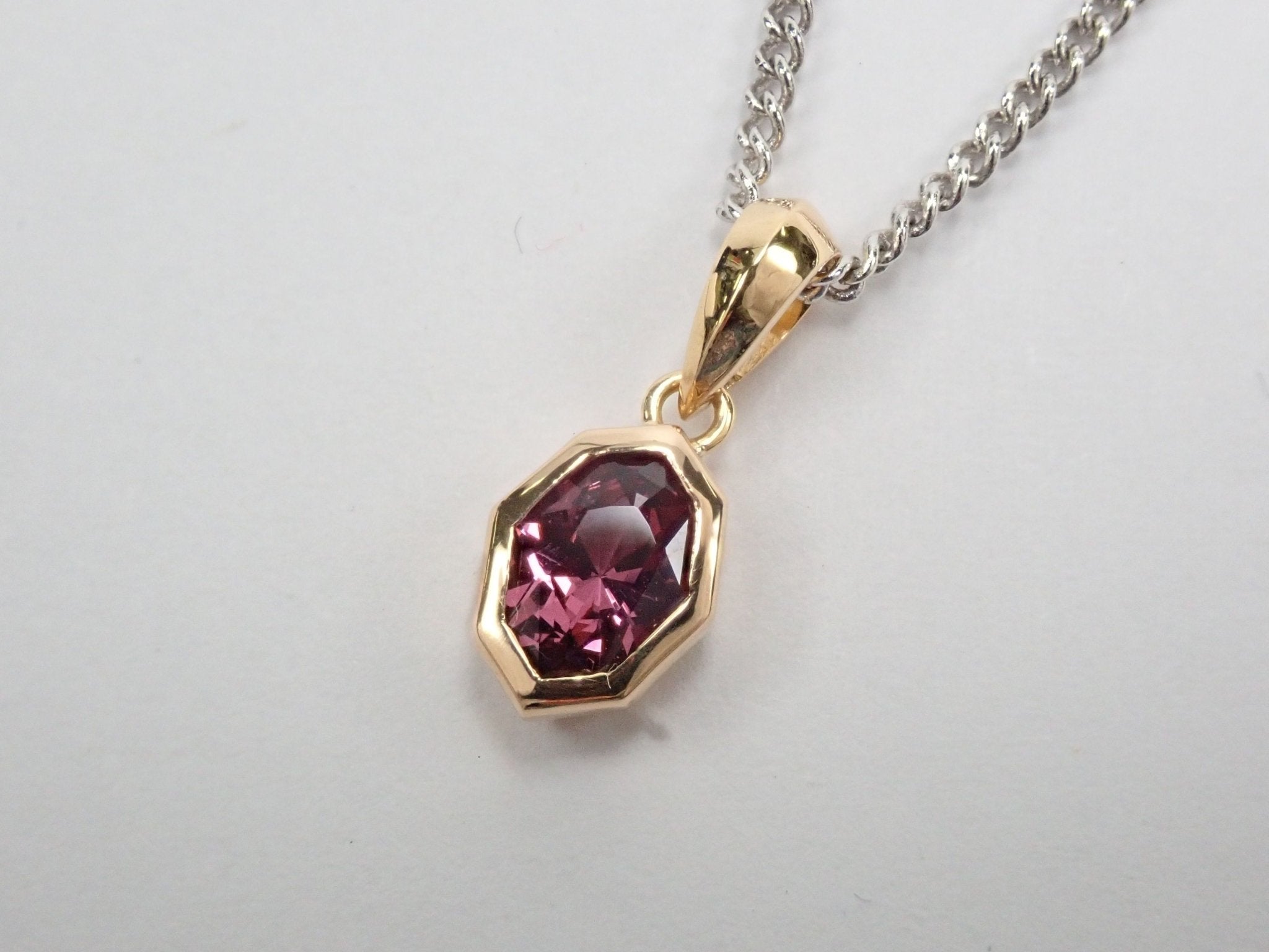 K18スピネル0.548ct ペンダントトップ（ネックレストップ）