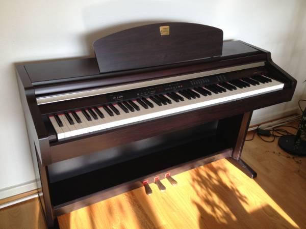 YAMAHA CLAVINOVA CLP-930 Digital Piano in rosewood, weighted keys