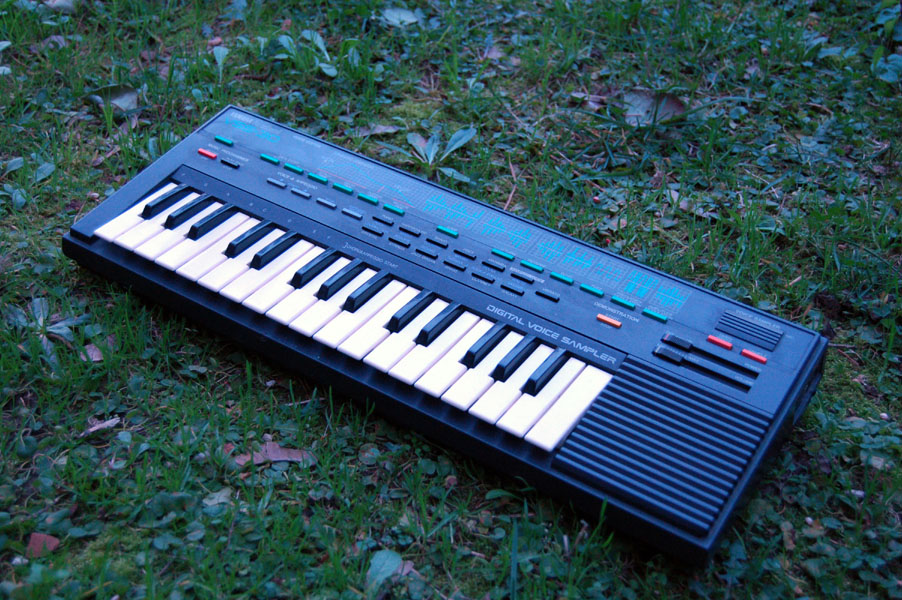 Yamaha VSS-30 (8bit sampler) review | synthvibrations.com