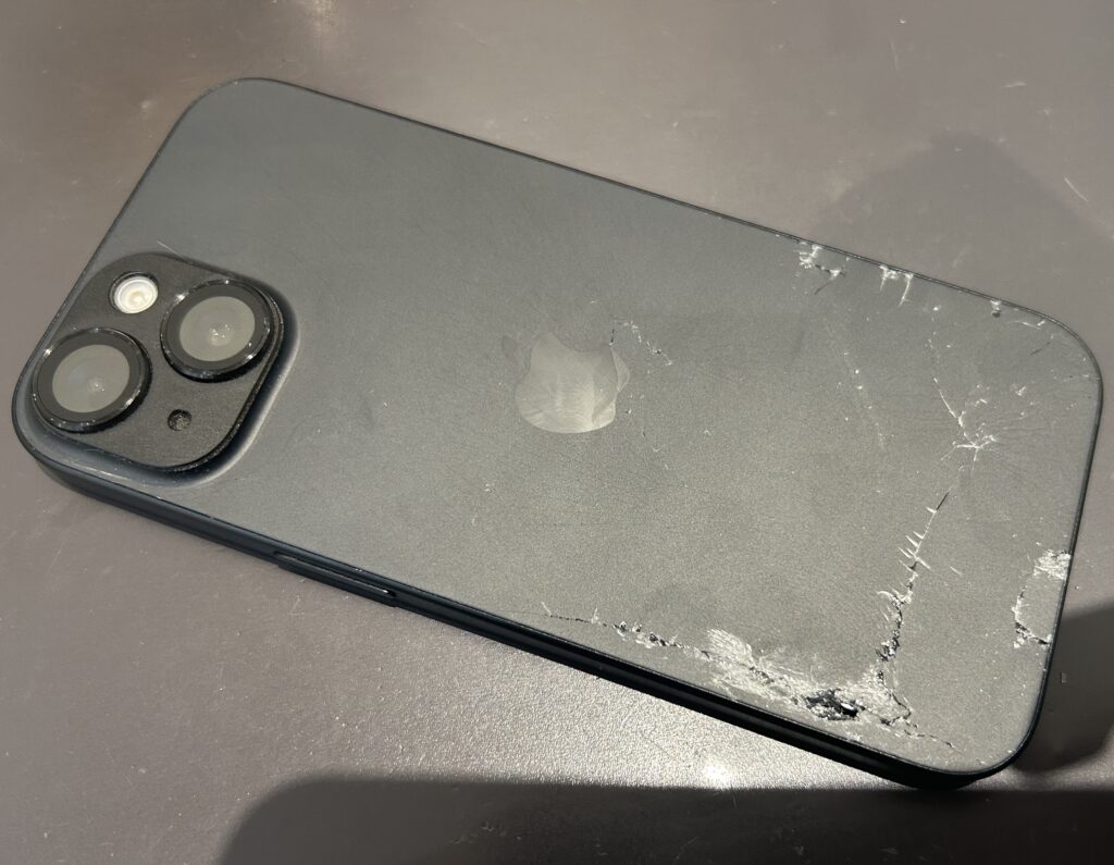 iPhone15の背面ガラス割れ修理ならデータそのまま即日対応！ | iPhone
