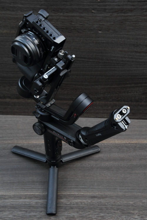 ぶらり、ジンバル ZHIYUN Weebill-SにSmallRigのハンドグリップ