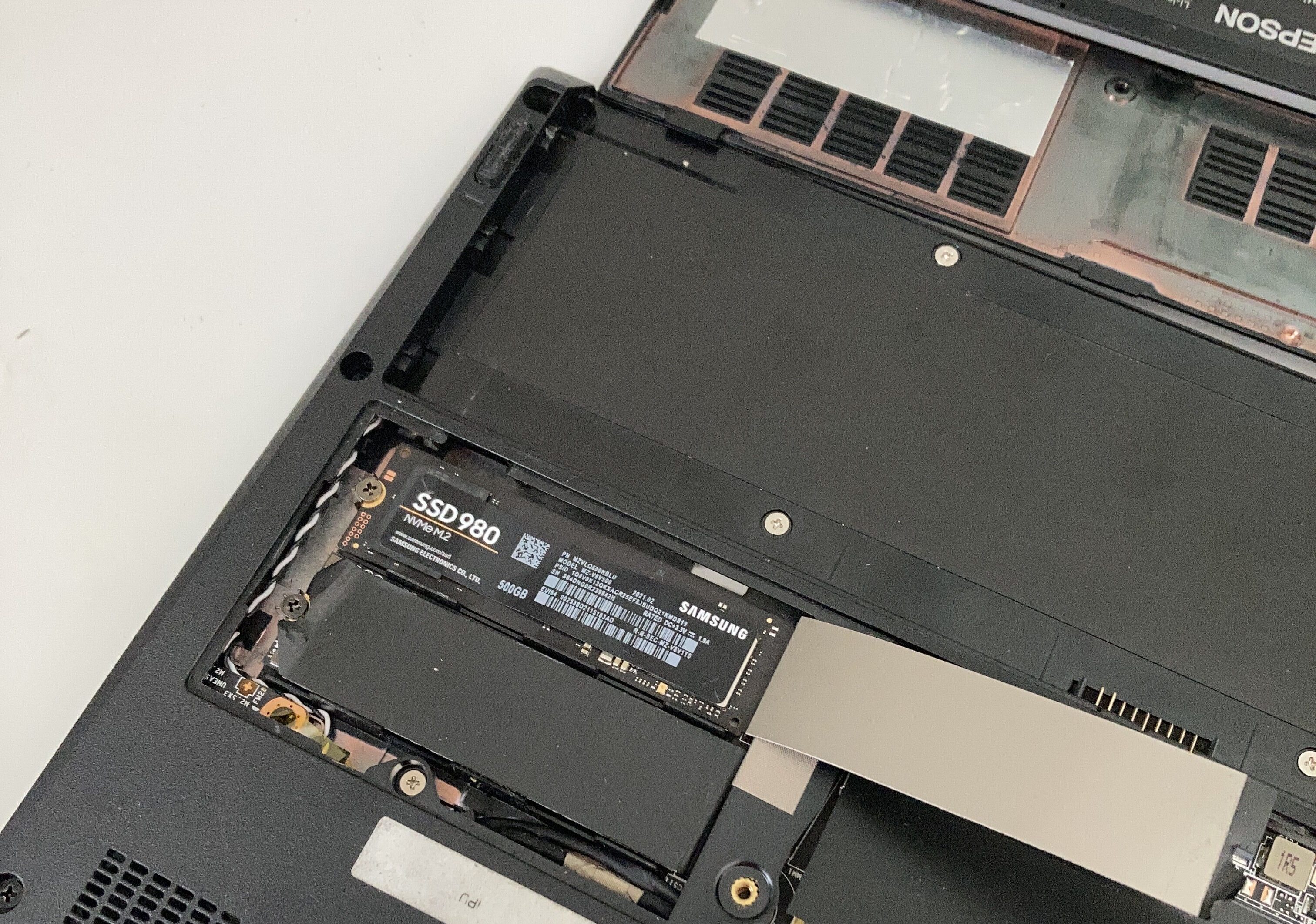 EPSON Endeavor NA521E のSSDを128GBから512GBの増設してみた。 | @SELF