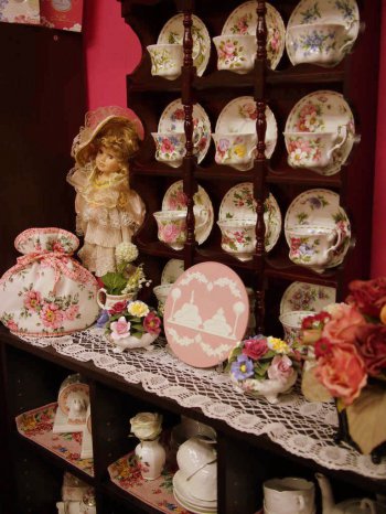 ウェッジウッドのジャスパーウェアで作られた、可愛いひな祭りプレート