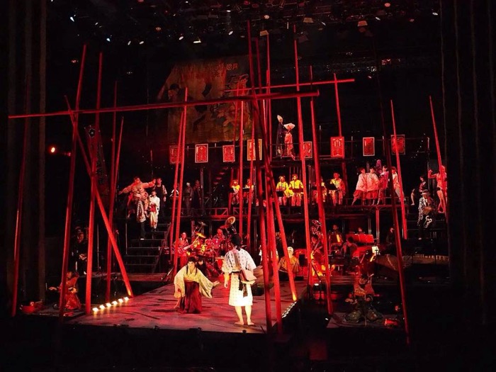 寺山演劇の絶対美がよみがえった37年ぶりのオリジナル上演 ── 演劇