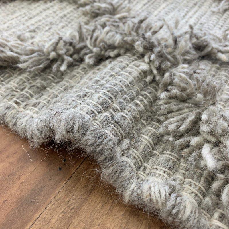ウール100％のおしゃれなインド製手織りラグ WOOL CROSS RUG グレー