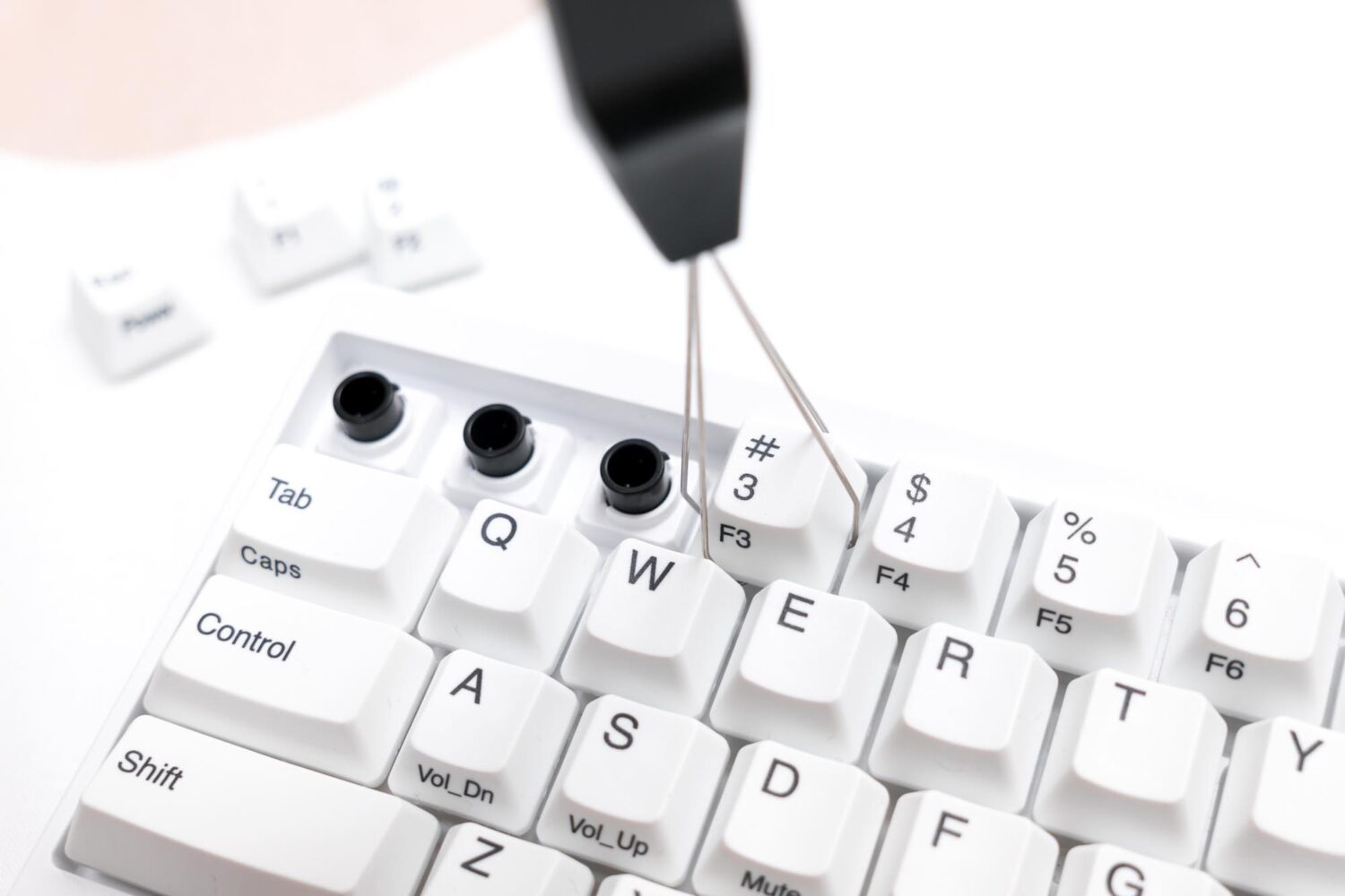 真っ白な『HHKB Professional HYBRID Type-S 雪』レビュー。無刻印化の