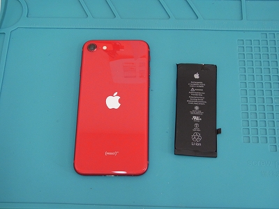 iPhoneSE2 Apple社提供の純正バッテリー交換しております！ 山科駅徒歩