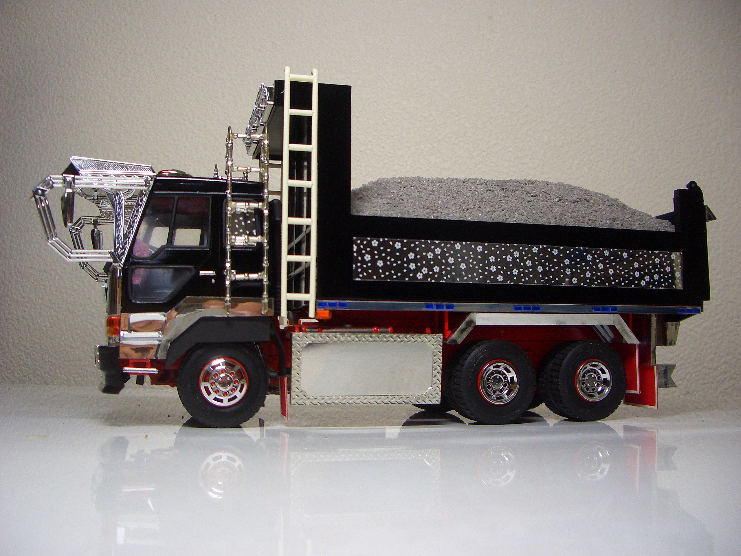 三菱ふそうザ・グレートダンプDUMP TRUCK 1/32デコトラ 三菱ふそうザ