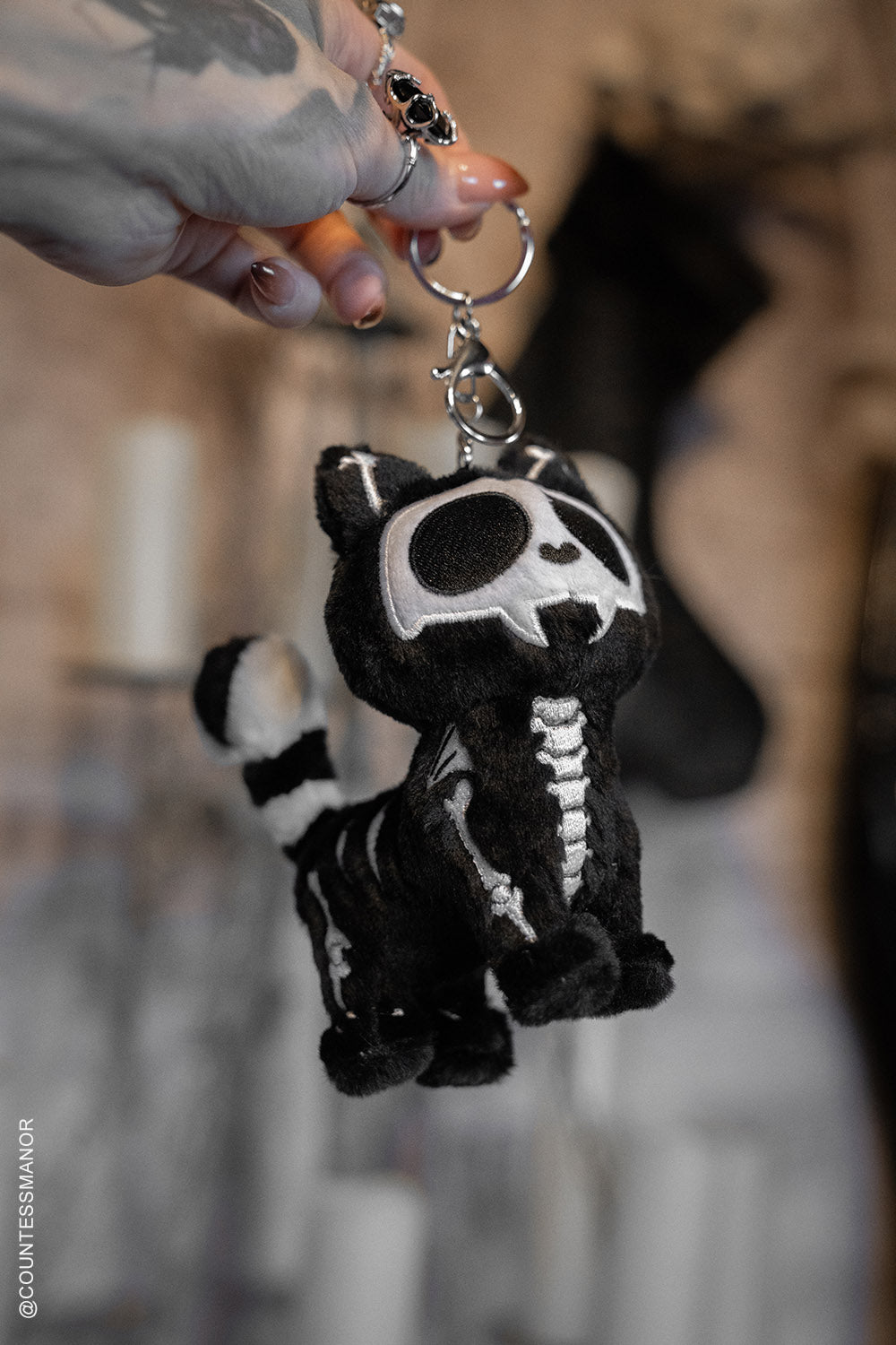 Skelekitty Plush Keychain – VampireFreaks