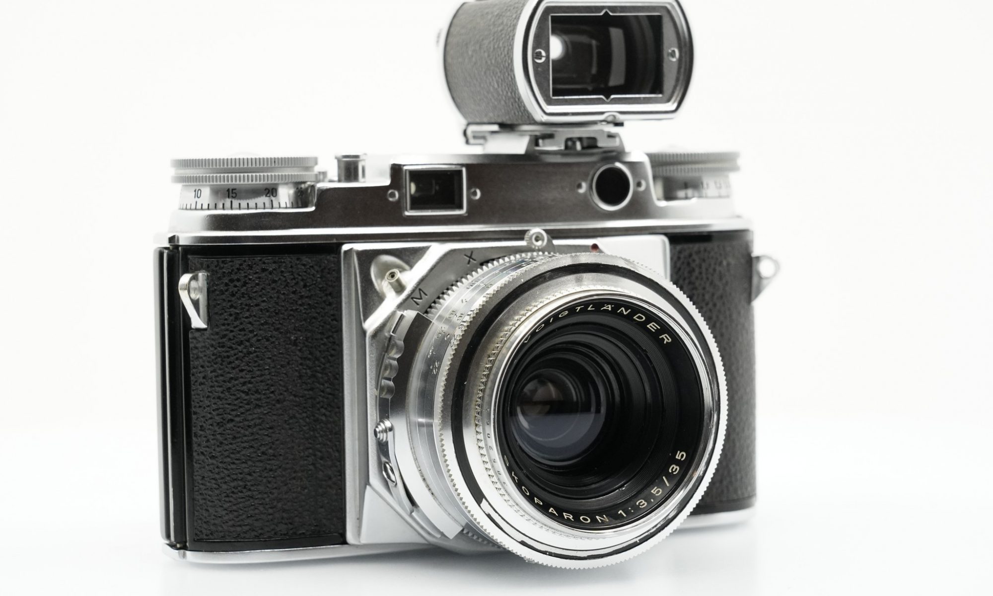 A world apart: Voigtlander Prominent - Vintage-photo