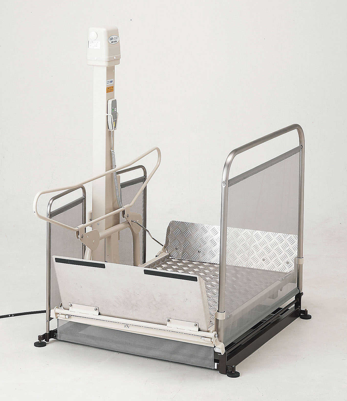 車いす用電動昇降機 UD-310｜取扱い商品｜プライムケアイースト【福島
