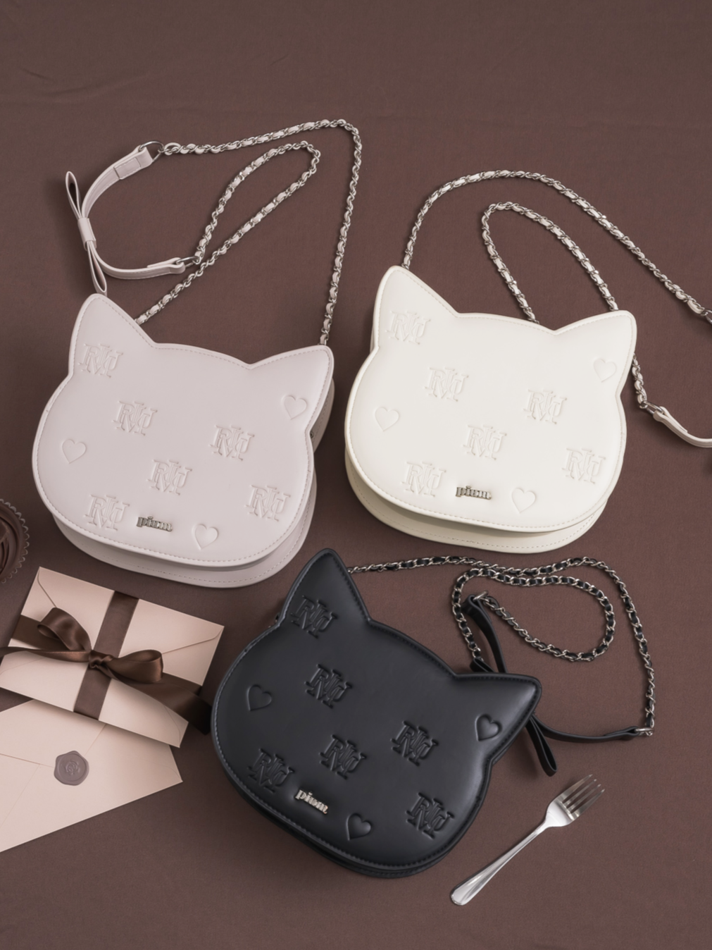 piumモノグラムキティバッグ