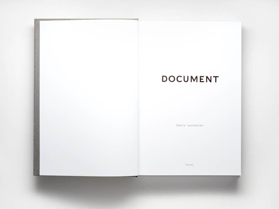 Henry Leutwyler: Books: Document