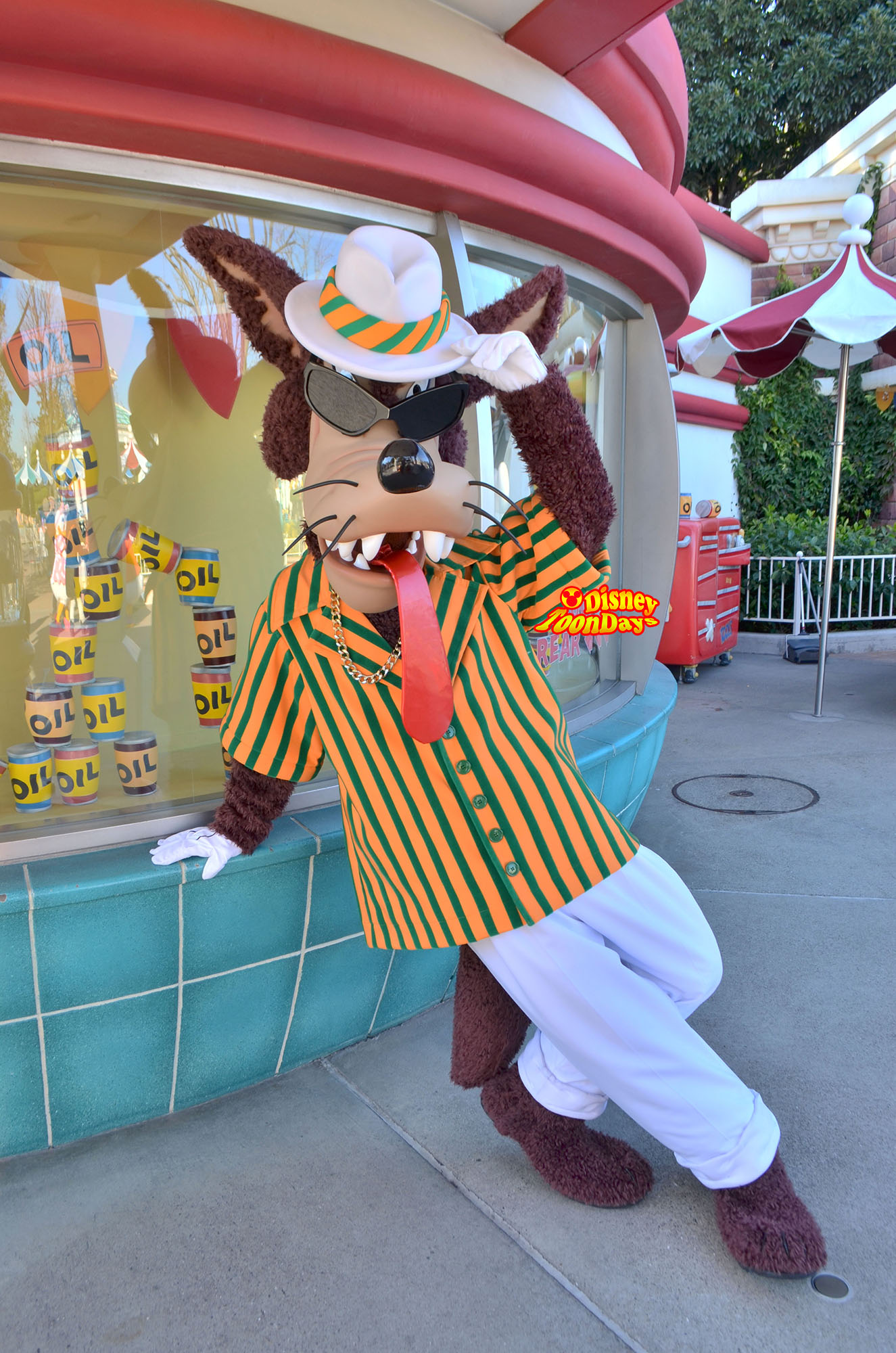 ビックバットウルフの素顔 |ディズニーブログ【TOONDAYS】