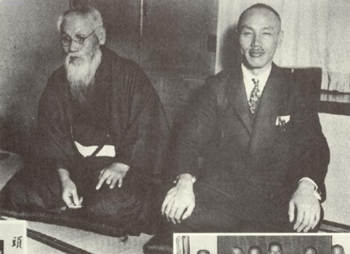 頭山満翁 写真伝 Amazon.co.jp: 頭山満翁写真伝 : 藤本 尚則: 本