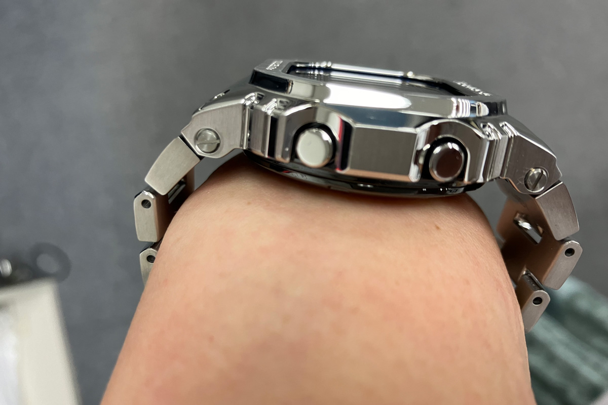 ついつい集めたくなる！ “フルメタル”G-SHOCK “の最新作「GMW-B5000D