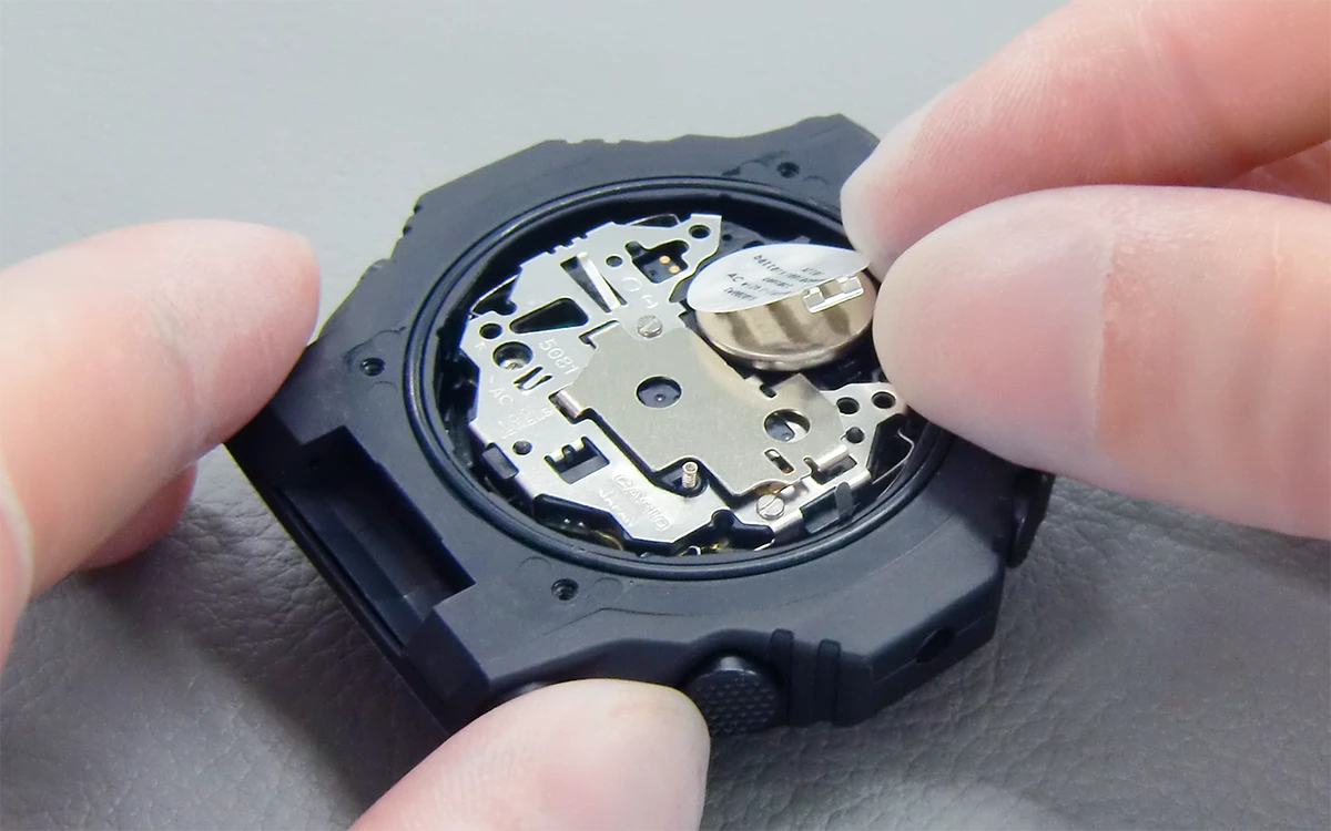 G-SHOCKの電池交換ガイド。交換時期の見極めから安全な交換方法まで