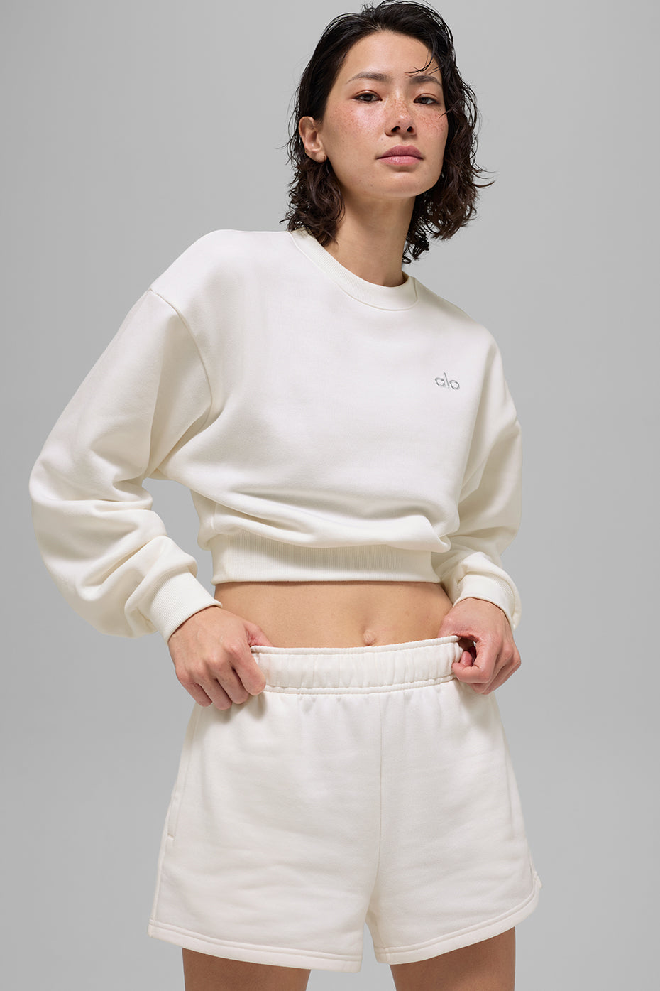 Cropped Accolade Crewneck - Ivory | ALO