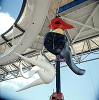 日本万国博覧会のシンボル「太陽の塔」だが、岡本太郎自身は、塔西側の