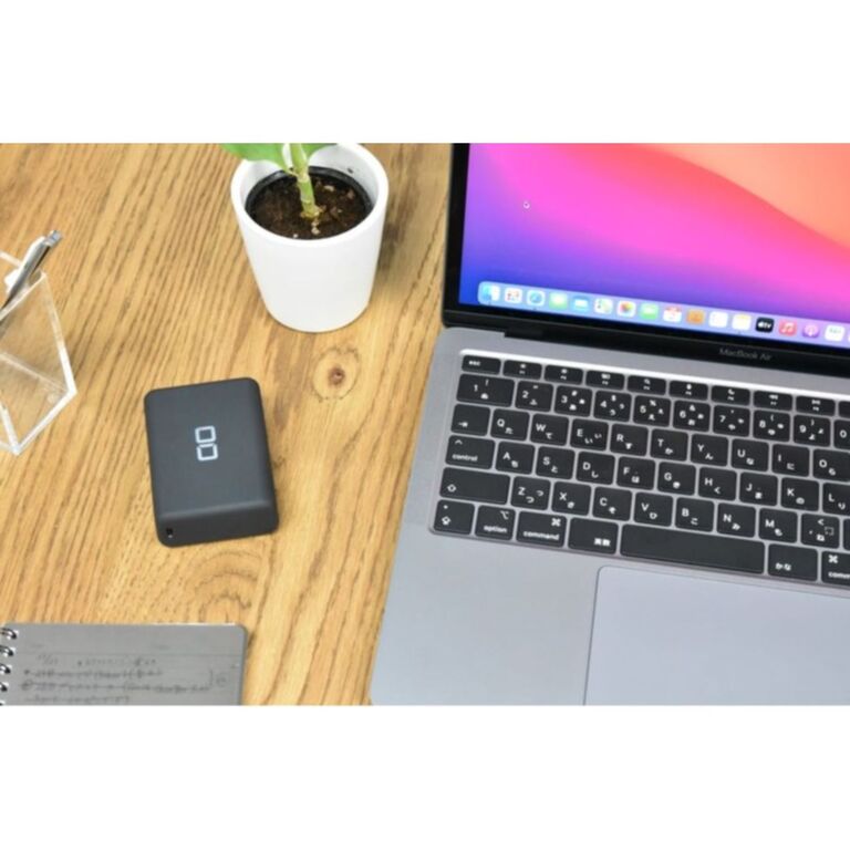 MacBook Air M1をも充電するって？！世界最小級の30W出力ポータブル