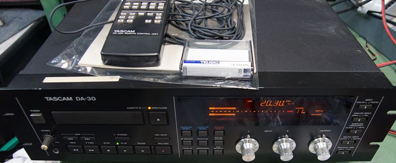 タスカム TASCAM DA-30 プロ用DAT録音機