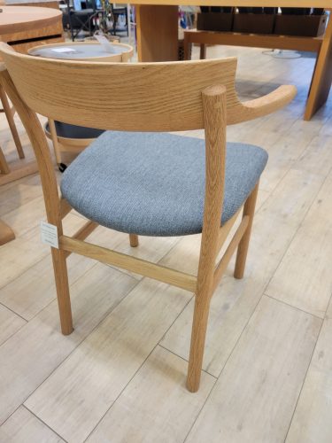 ACTUSのダイニングチェアをひとつ紹介します！ | リフォームと