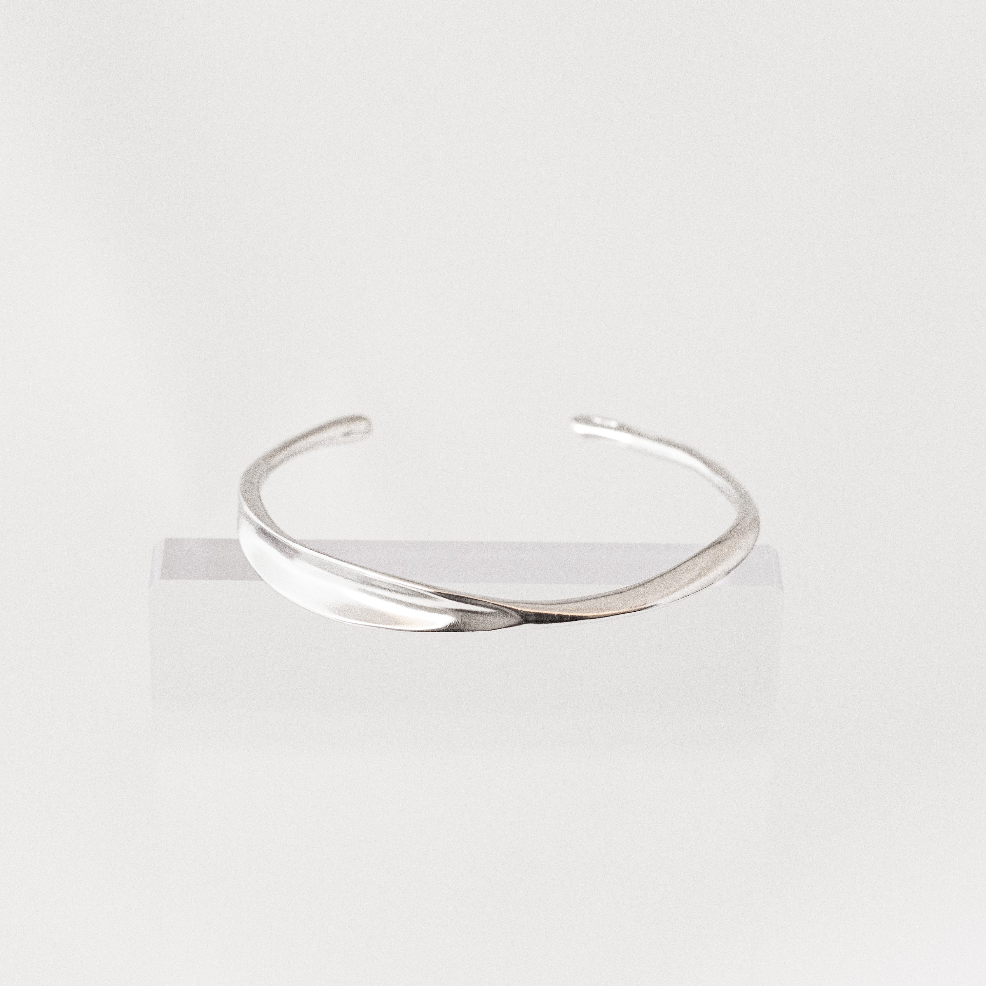 即日発送］SV925 ツイスト バングル【SF246】【Gift Box】付き