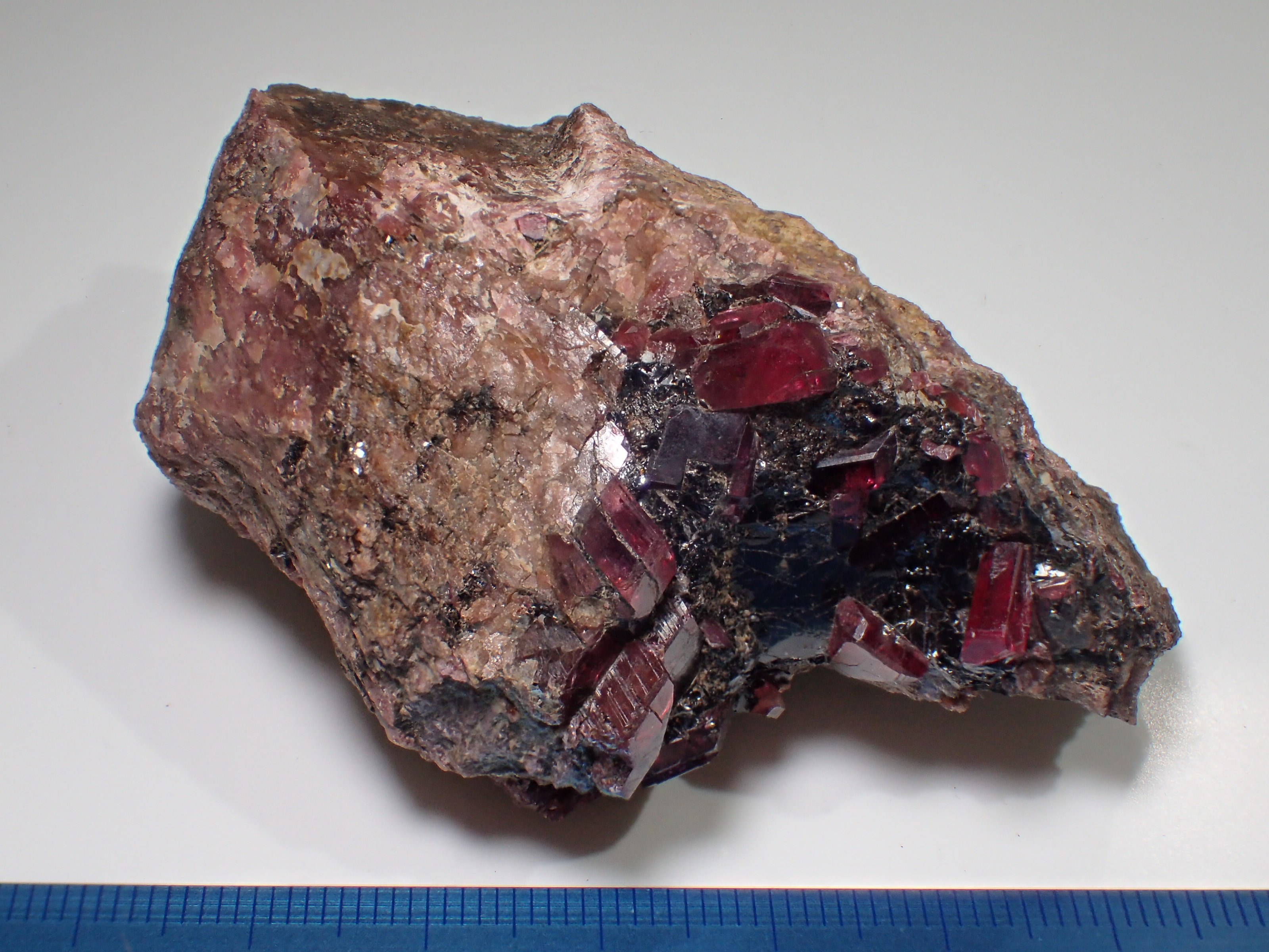 PYROXMANGITE パイロクスマンガン石 田口鉱山 - クリスタルポケット