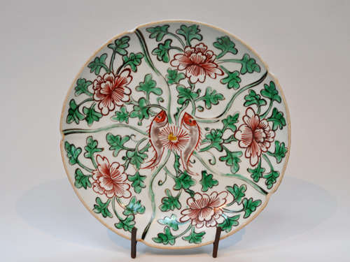 古美術 肥後 - 南京赤絵 双魚捻花文皿 | 古美術品専門サイト fufufufu.com