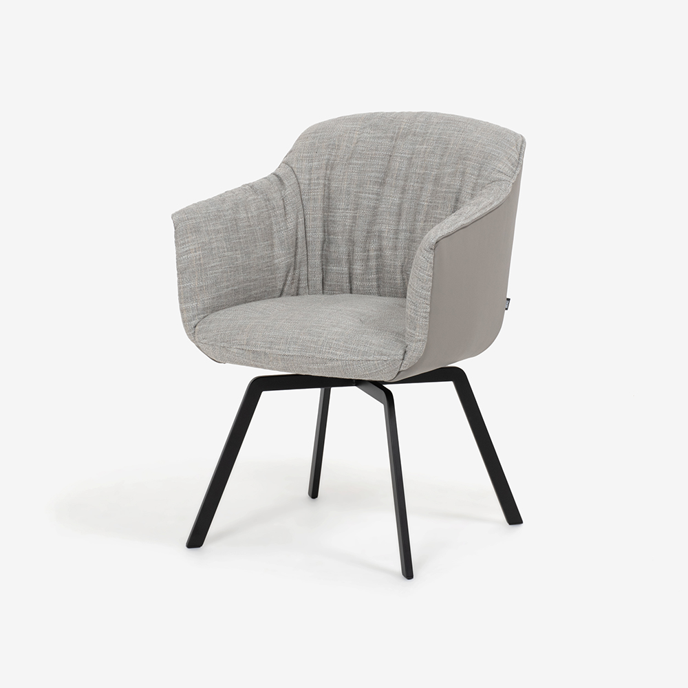 ROLF BENZ（ロルフベンツ）ダイニングチェア（アーム付き）「641」革