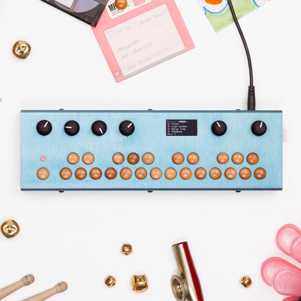 無限の可能性とポップな見た目が共存した、Critter Guitari