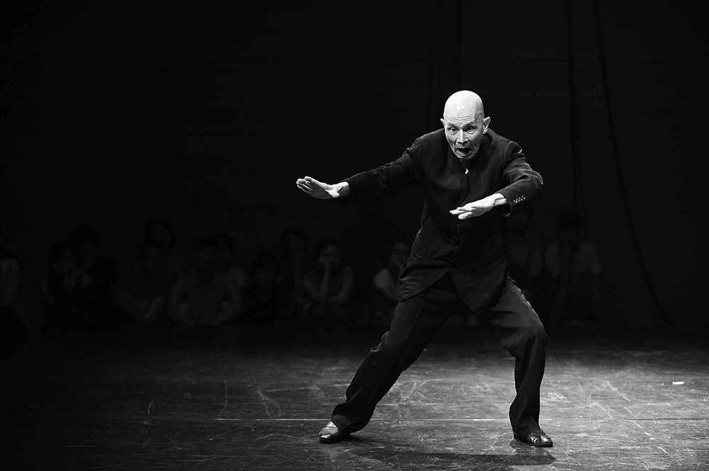 Dancing Kazuo Ohno』 出版物のご案内 ― 大野一雄舞踏研究所 公式Webサイト