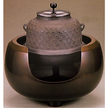 亀甲地紋真形羽付釜（風炉別売）【販売】-茶道具は京都しみず孔昌堂