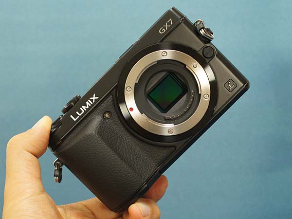 パナソニック Panasonic LUMIX DMC-GX7の外観をみる ミラーレスカメラ