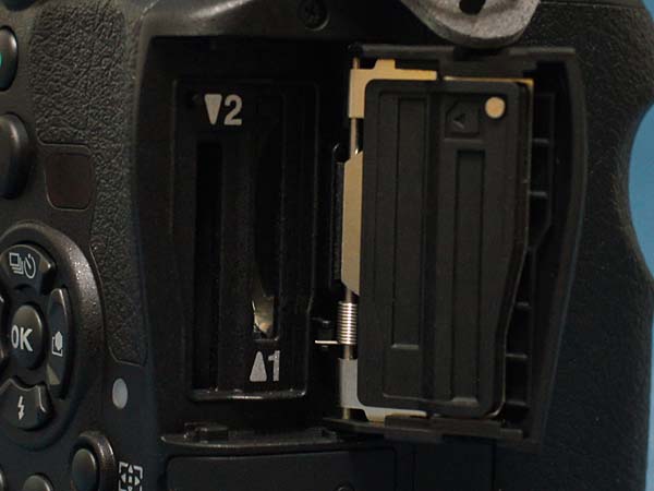 ペンタックス PENTAX K-3の外観をみる フラグシップ・デジタル一眼レフ