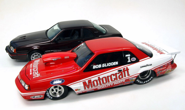 2台のサンダーバード