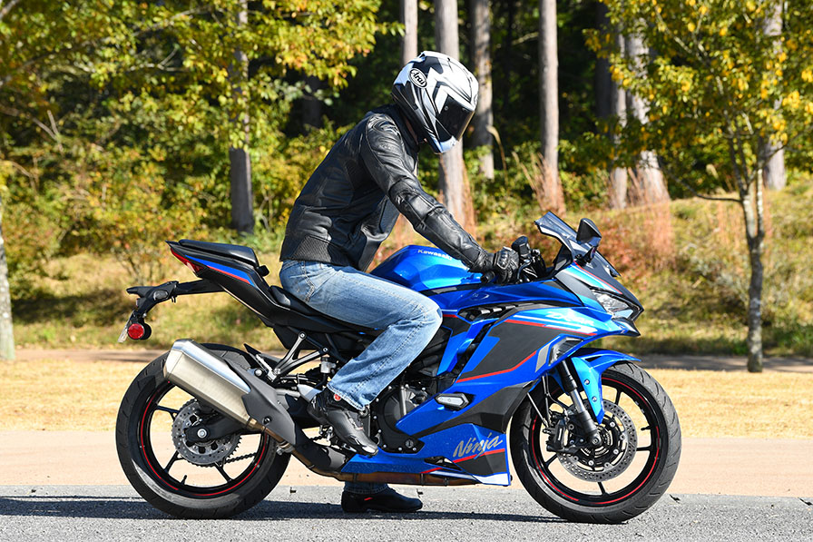 Kawasaki Ninja ZX-4R SE リアルワールド・ボーイズレーサー – WEB Mr.Bike