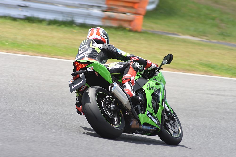 New ZX-10RR 世界初公開、ジョナサン・レイがライディング！ | WEB Mr.BIKE