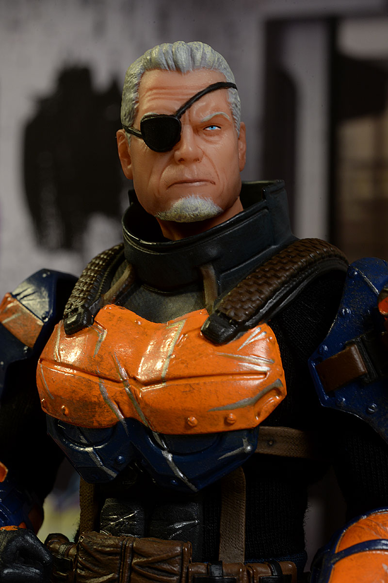 Review and photos of Deathstroke One:12 Collective action figure