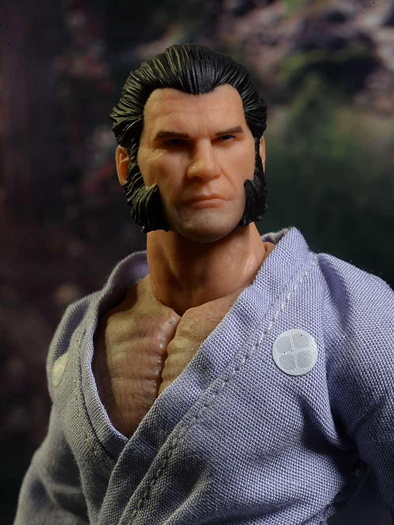 Review and photos of Ronin Wolverine One:12 Collective action figure
