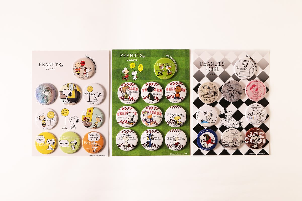 完売必至”スヌーピーの缶バッジコンプリートセットが「PEANUTS Cafe