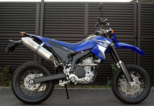 WR250用HITMANストリートマフラー TY2 ﾁﾀﾝEXﾊﾞﾝﾄﾞﾀｲﾌﾟﾁﾀﾝｻｲﾚﾝｻｰ