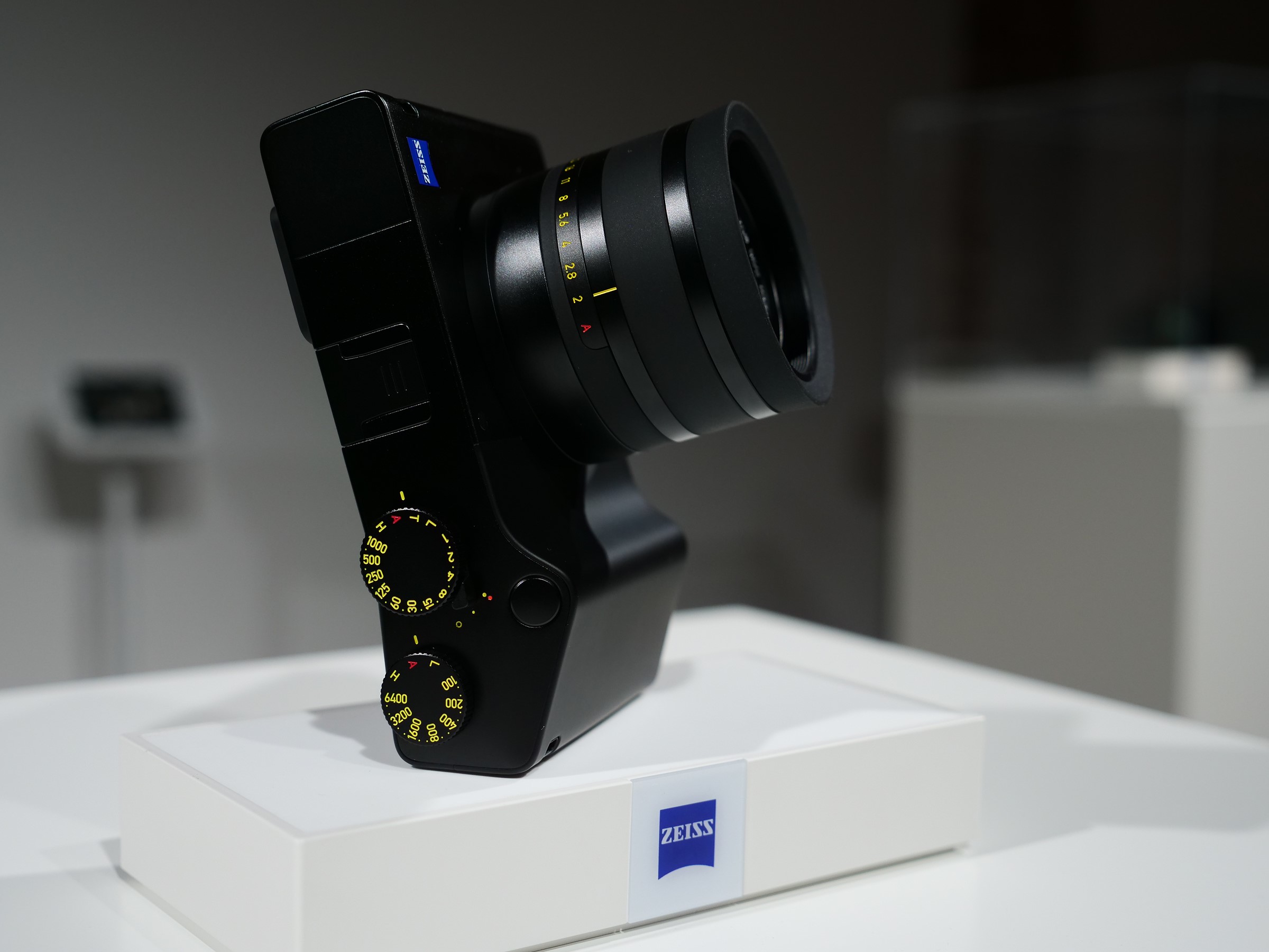 Zeiss announces ZX1 full-frame compact with fixed 35mm F2 lens