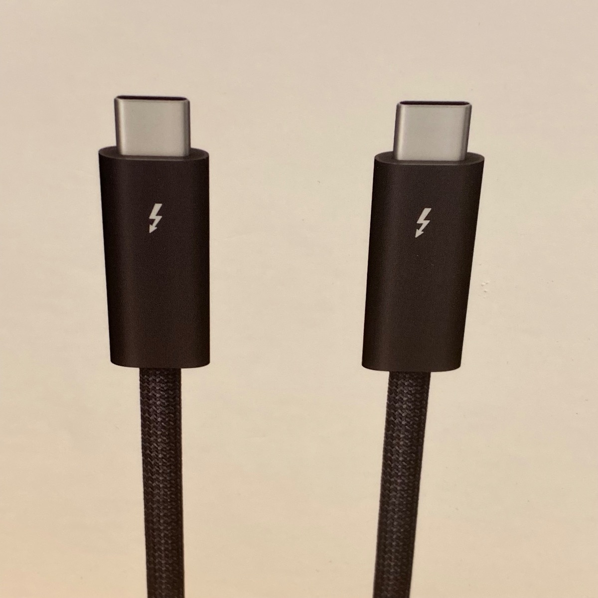 Apple Thunderbolt 4 Pro 3m Cable USB-C MacBook iPad iMac iPhone