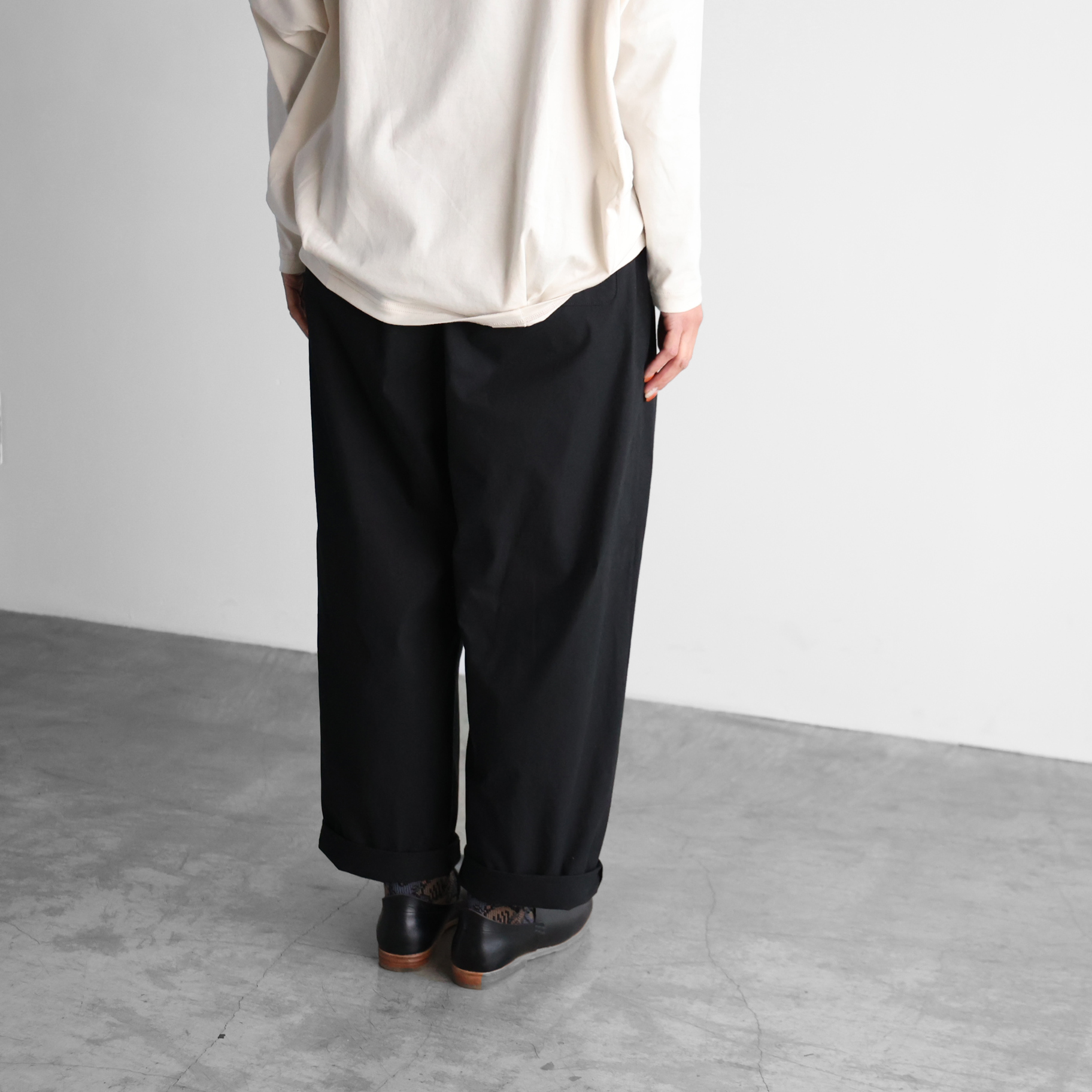 バフクロスワイドパンツ（ブラック）【ユニセックス】504をリリース